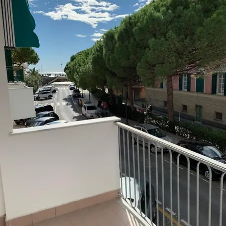 Casa Bianca 2 - Confortevole In Centro A Apartamento Moneglia