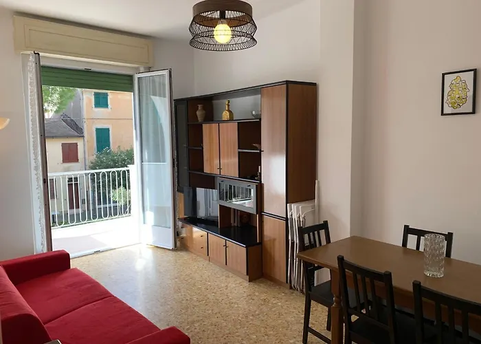 Casa Bianca 2 - Confortevole In Centro A アパート モネーリア